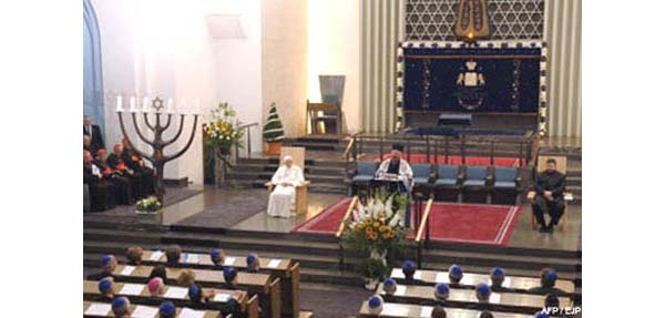 Benedict XVI at the Synagogue of Cologne